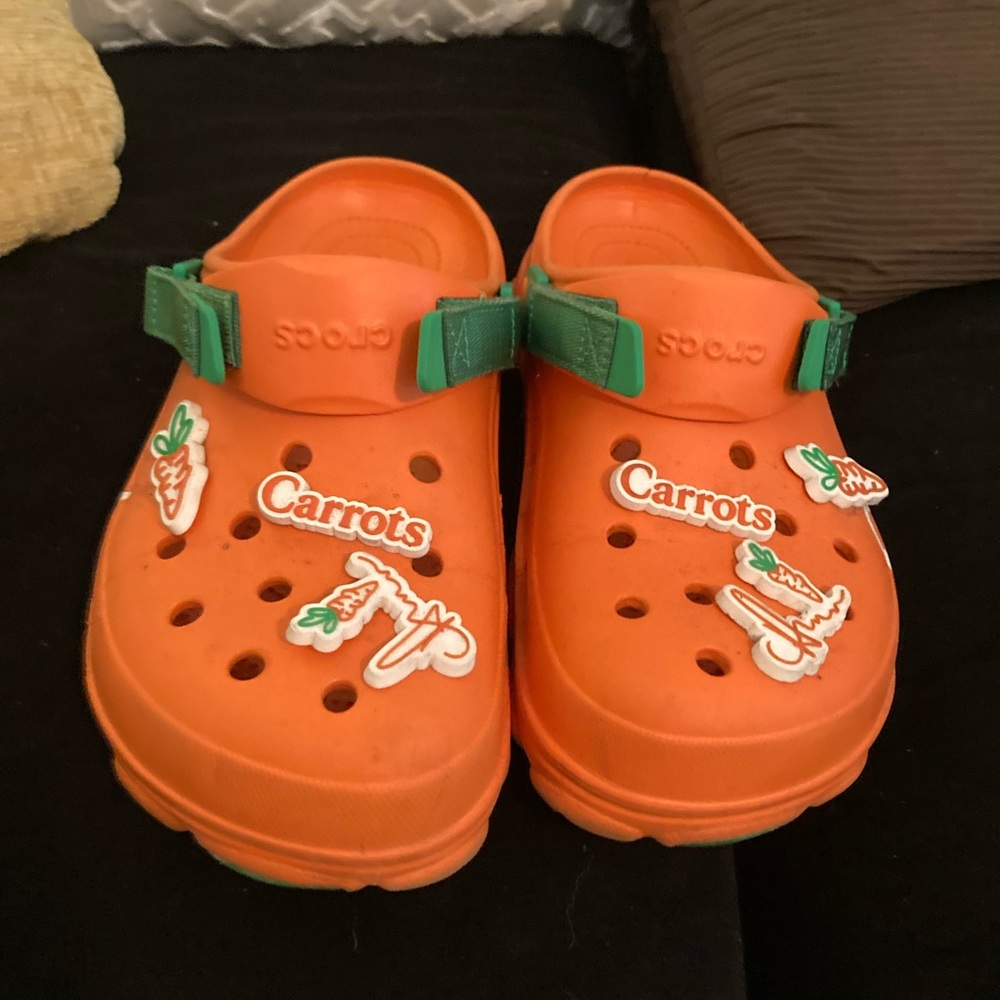 CARROT CROCS M10